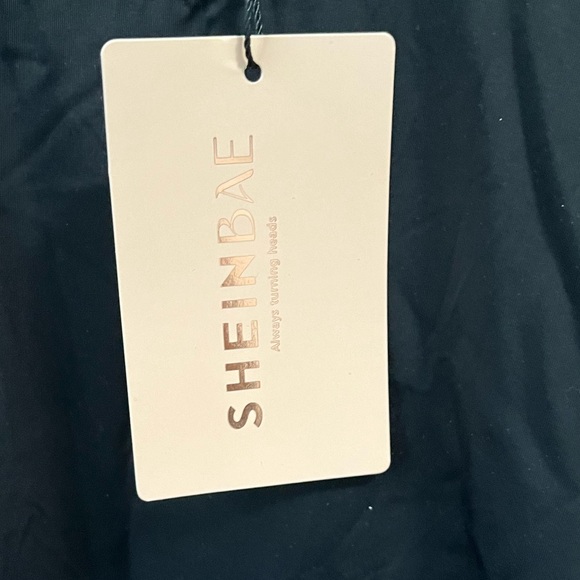 SHEIN BAE Solid Fitted Tee - Picture 4 of 6